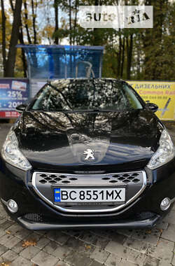 Хетчбек Peugeot 208 2012 в Долині