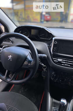 Хетчбек Peugeot 208 2012 в Долині