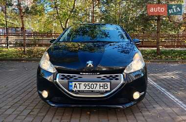 Хетчбек Peugeot 208 2012 в Івано-Франківську