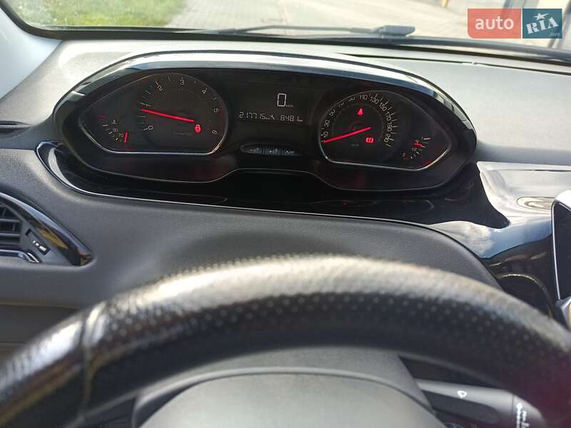 Хетчбек Peugeot 208 2013 в Кам'янському