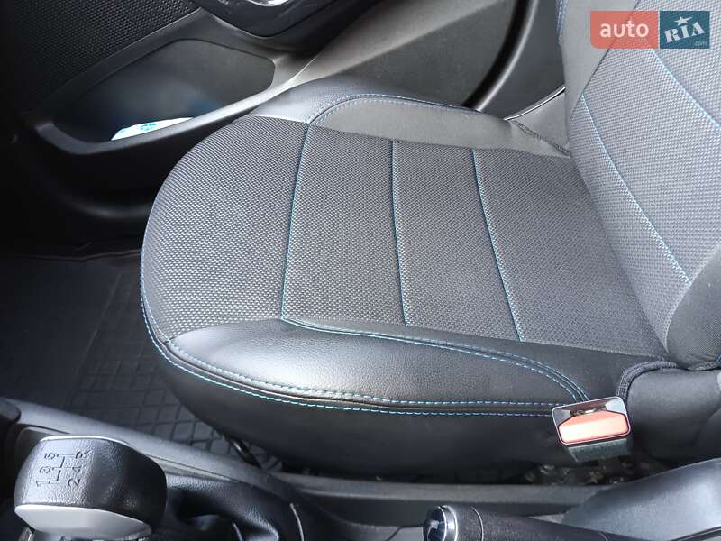 Хетчбек Peugeot 208 2013 в Кам'янському