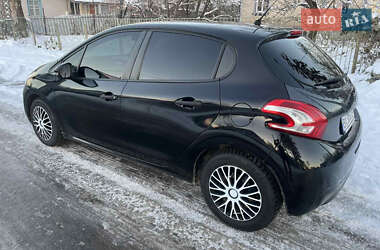 Хэтчбек Peugeot 208 2013 в Теофиполе