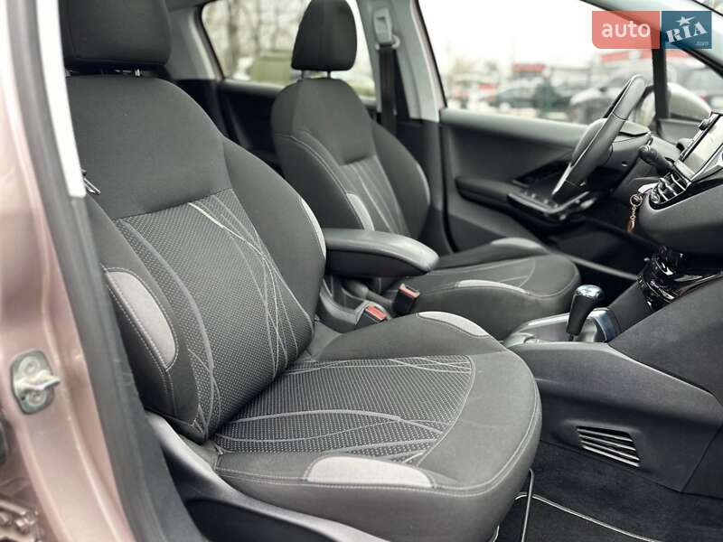Хетчбек Peugeot 208 2013 в Києві