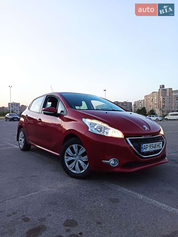 Хэтчбек Peugeot 208 2013 в 