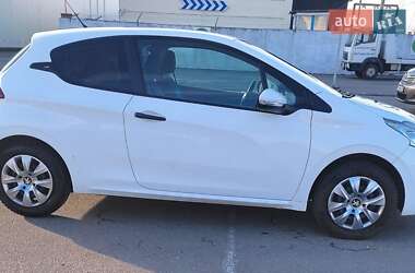 Хэтчбек Peugeot 208 2016 в 