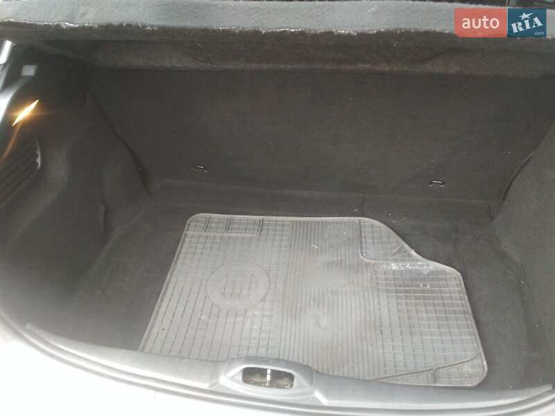 Хетчбек Peugeot 208 2013 в Києві