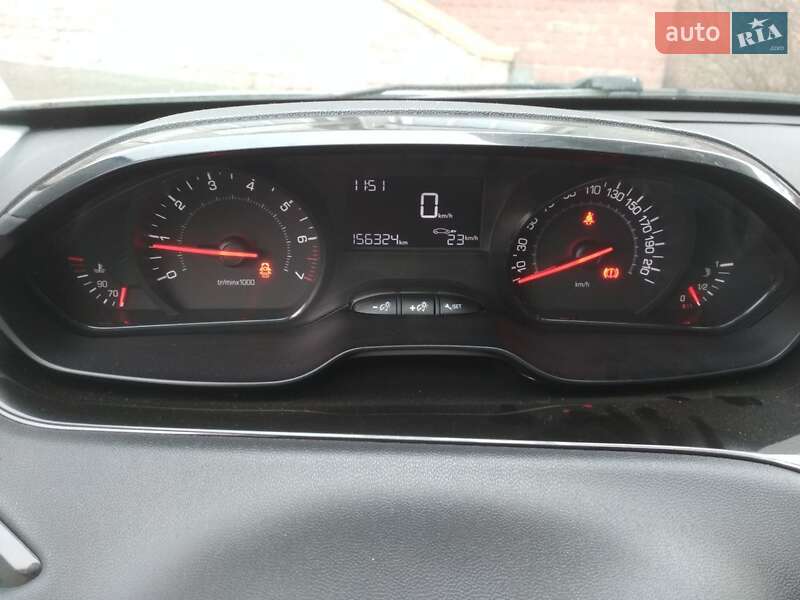 Хетчбек Peugeot 208 2013 в Києві