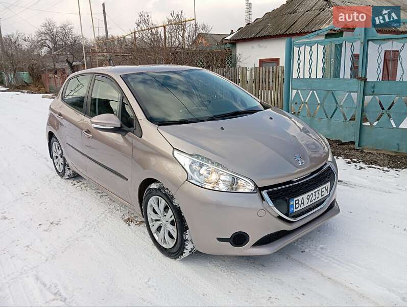 Хетчбек Peugeot 208 2013 в Любашівці