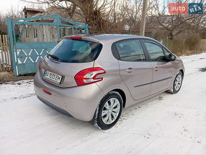 Хетчбек Peugeot 208 2013 в Любашівці