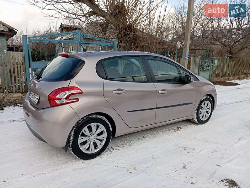Хетчбек Peugeot 208 2013 в Любашівці