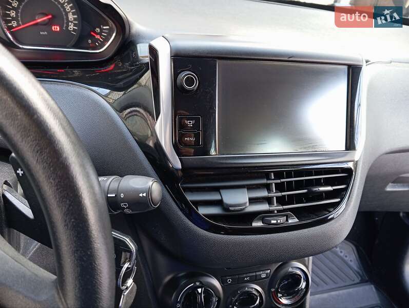 Хетчбек Peugeot 208 2013 в Любашівці