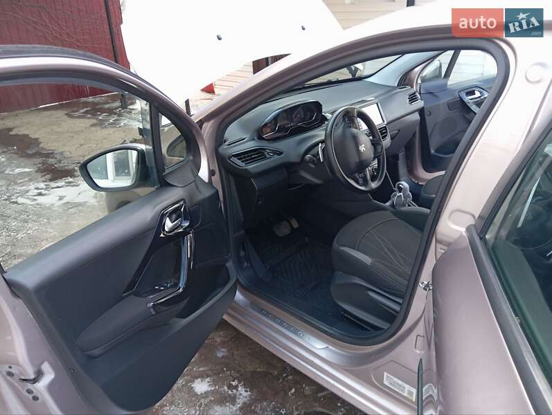Хетчбек Peugeot 208 2013 в Любашівці