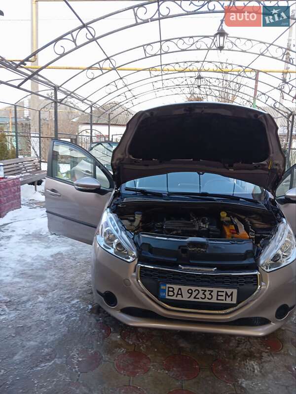 Хетчбек Peugeot 208 2013 в Любашівці