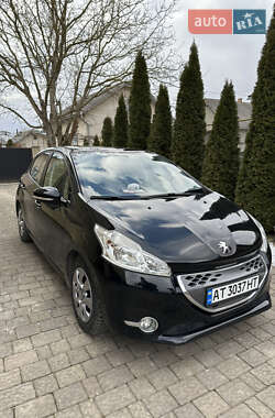 Хэтчбек Peugeot 208 2012 в Ивано-Франковске