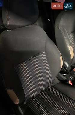 Хэтчбек Peugeot 208 2013 в 