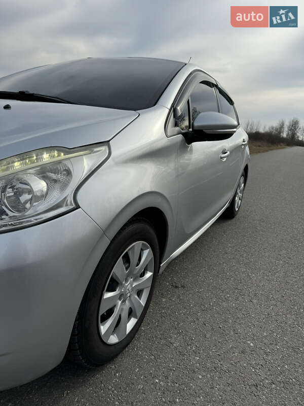 Хэтчбек Peugeot 208 2013 в Овруче