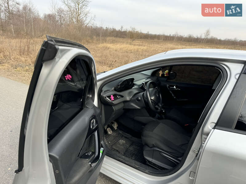 Хэтчбек Peugeot 208 2013 в Овруче