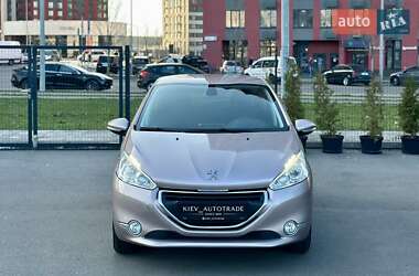 Хэтчбек Peugeot 208 2015 в 