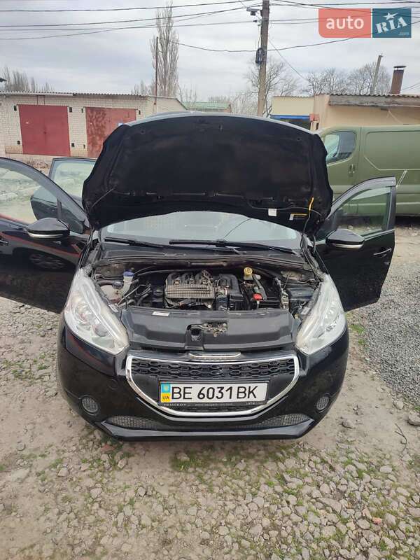 Хетчбек Peugeot 208 2014 в Миколаєві