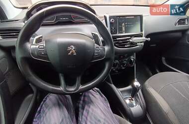 Хэтчбек Peugeot 208 2013 в 