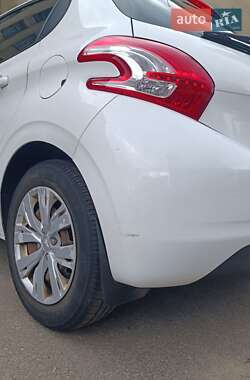 Хэтчбек Peugeot 208 2013 в 