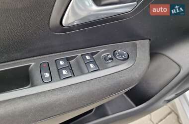 Хэтчбек Peugeot 208 2022 в 