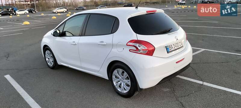 Хетчбек Peugeot 208 2015 в Києві