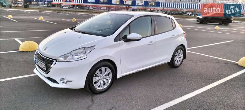 Хетчбек Peugeot 208 2015 в Києві