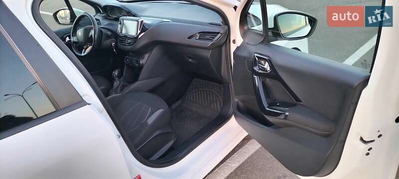 Хетчбек Peugeot 208 2015 в Києві
