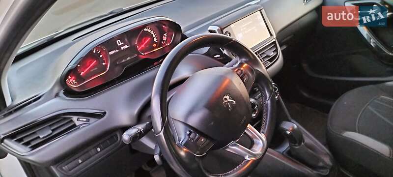 Хетчбек Peugeot 208 2015 в Києві