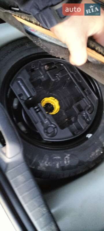 Хетчбек Peugeot 208 2015 в Києві