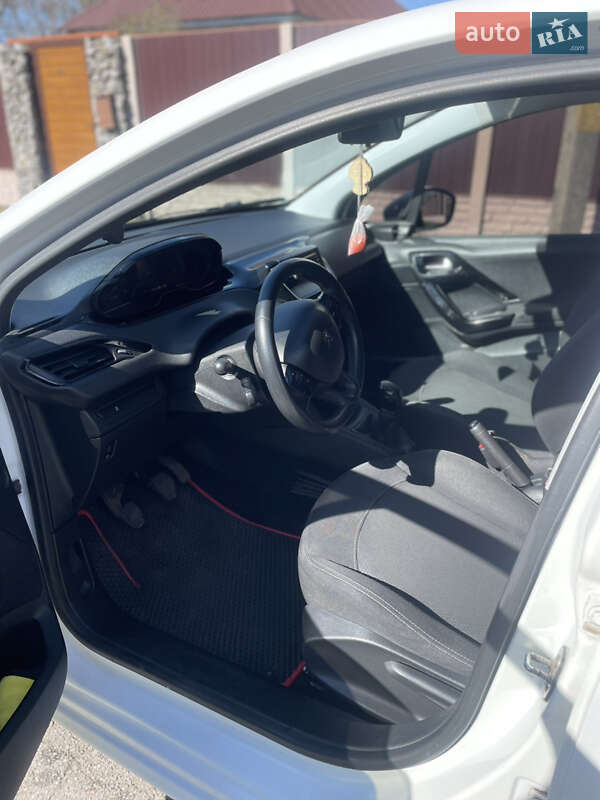 Хетчбек Peugeot 208 2014 в Ніжині