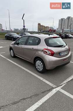 Хетчбек Peugeot 208 2015 в 