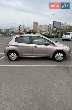 Хетчбек Peugeot 208 2015 в 