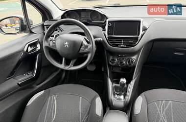 Хетчбек Peugeot 208 2015 в 