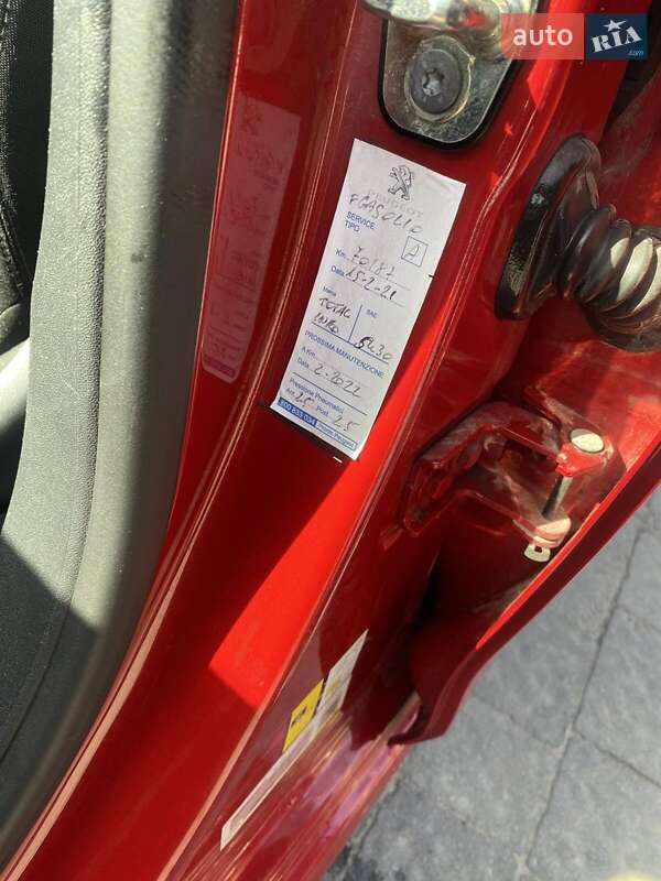 Хетчбек Peugeot 208 2014 в Львові