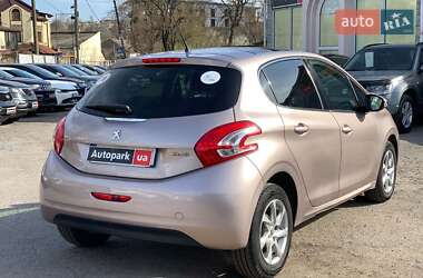 Хетчбек Peugeot 208 2013 в 