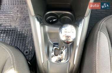 Хетчбек Peugeot 208 2013 в 