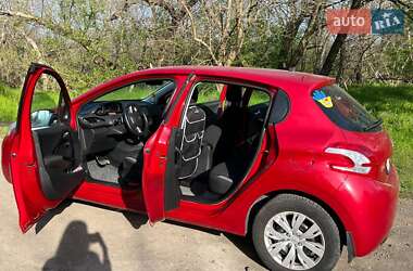 Хэтчбек Peugeot 208 2013 в 