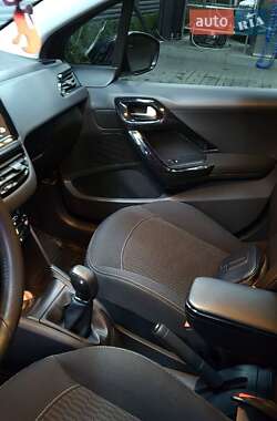 Хетчбек Peugeot 208 2017 в 