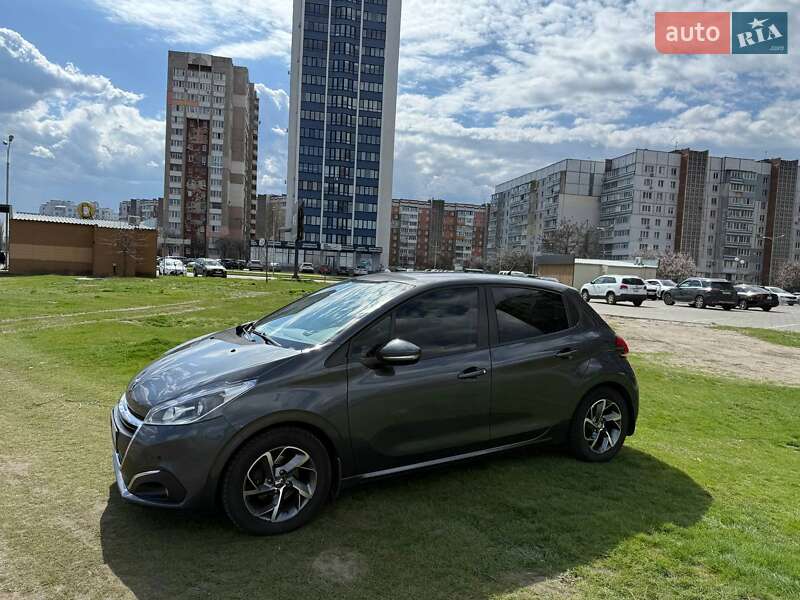 Хетчбек Peugeot 208 2017 в 