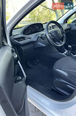 Хэтчбек Peugeot 208 2013 в 