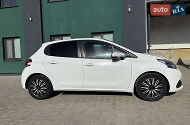 Хэтчбек Peugeot 208 2016 в 