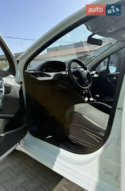 Хэтчбек Peugeot 208 2016 в 