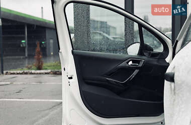 Хэтчбек Peugeot 208 2014 в 