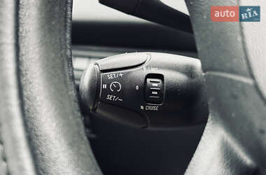 Хэтчбек Peugeot 208 2014 в 