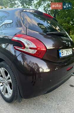 Хетчбек Peugeot 208 2013 в 