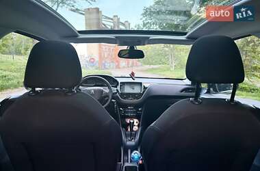 Хетчбек Peugeot 208 2013 в 