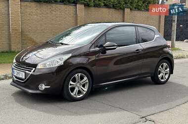 Хетчбек Peugeot 208 2013 в Києві