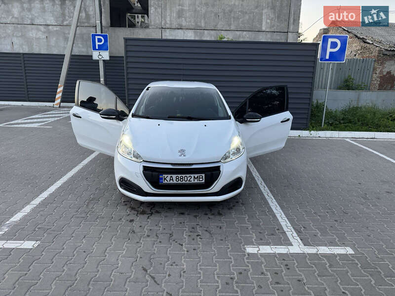 Хетчбек Peugeot 208 2016 в Києві